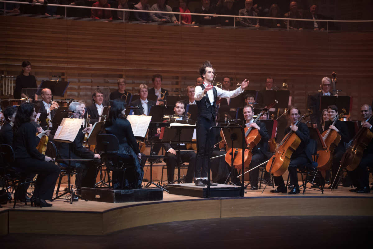 11 Gabor Vosteen mit Orchester CR Roland Schöni